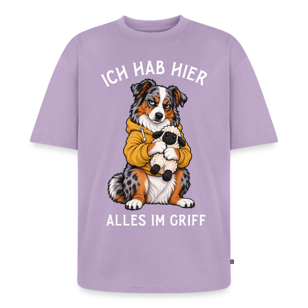 Australian Shepherd T-Shirt in Lavendel – lustiger Cartoon-Hund mit Spruch „Alles im Griff“ | Geschenk für Hundeliebhaber von Pfotenart