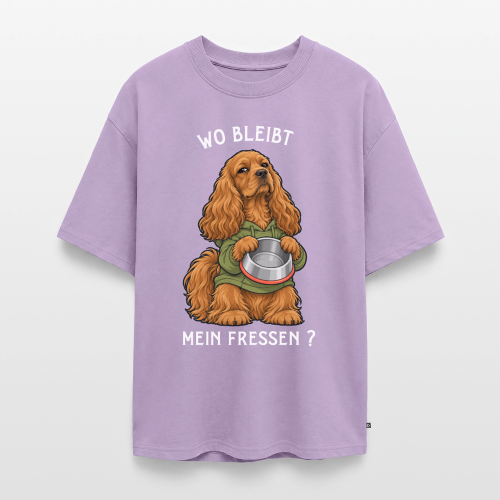 Cocker Spaniel T-Shirt in Lavendel – lustiger Cartoon-Hund mit Spruch „Wo bleibt mein Fressen?“ | Geschenk für Hundeliebhaber von Pfotenart