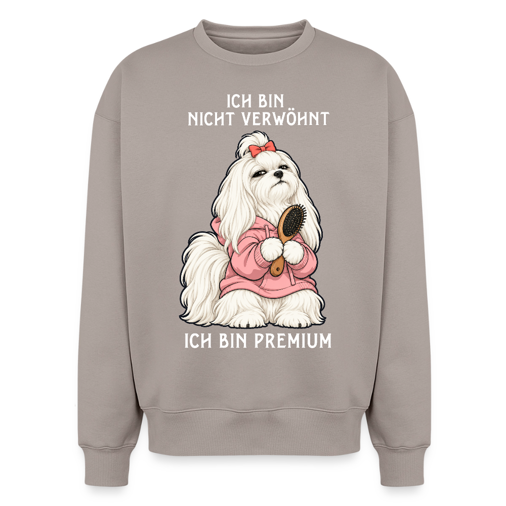 Malteser Sweater in Taupe – lustiger Cartoon-Hund mit Spruch „Ich bin Premium“ auf der Rückseite | Geschenk für Hundeliebhaber von Pfotenart