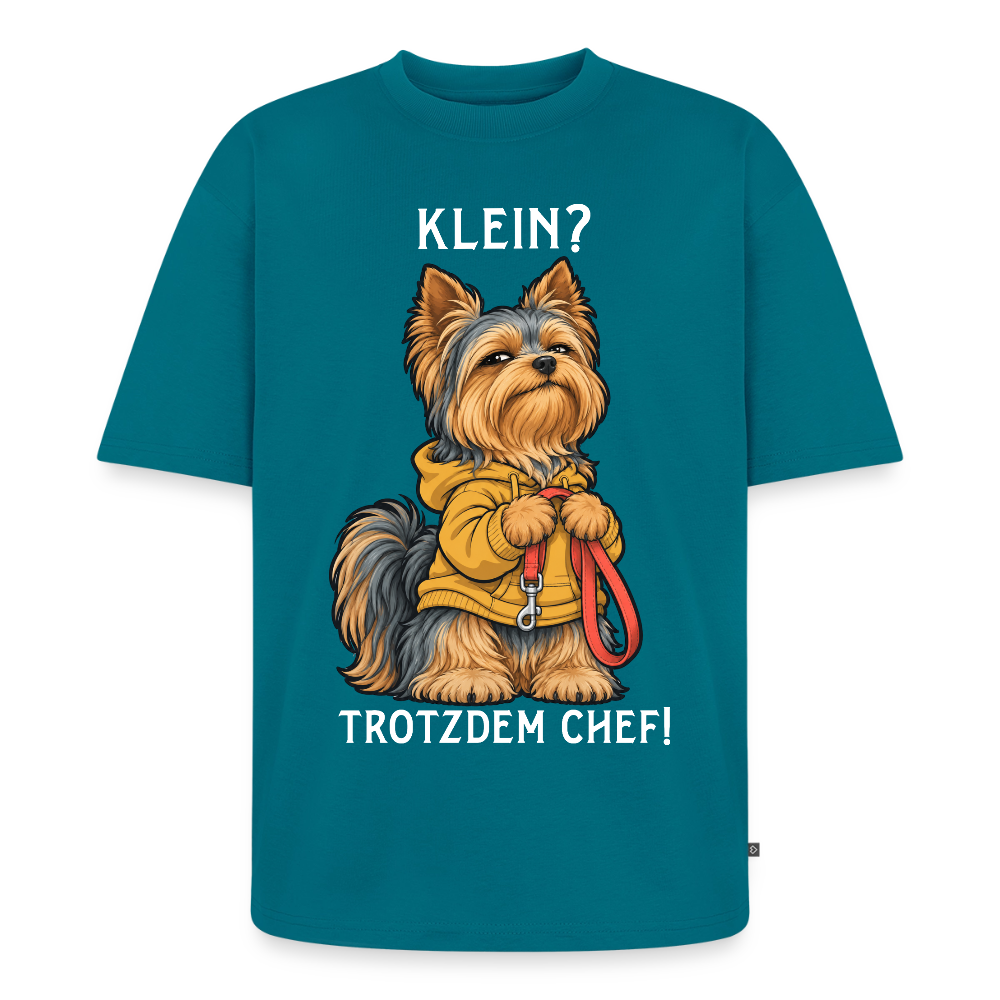 Yorkshire Terrier T-Shirt in Petrol – lustiger Cartoon-Hund mit Spruch „Klein?“ | Geschenk für Hundeliebhaber von Pfotenart